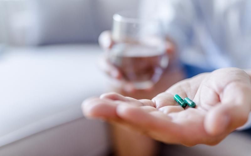 Bạn nên uống thuốc theo đúng toa đã được bác sĩ kê sau chỉnh hình vách ngăn mũi