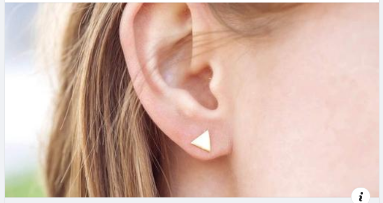 Sẹo lồi dái tai, vành tai là một vết sẹo cứng chắc, lồi lên trên dái tai hay vành tai với một bề mặt mịn, thường gây ngứa và biến dạng hình thể thẩm mỹ của dái tai, vành tai.