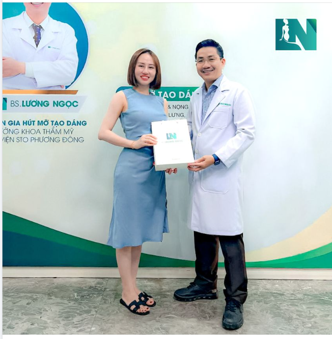 Hình ảnh bên dưới được ghi lại khi Chị Cẩm Tú (sinh năm 1992) quay trở lại bệnh viện sau gần 2 tuần thực hiện  hút mỡ tạo dáng thẩm mỹ vùng bụng.