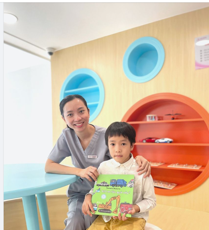 Ba mẹ băn khoăn Bé học lớp 1 có nên bắt đầu điều trị chỉnh nha?