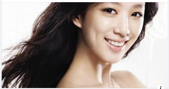 Lúm đồng tiền là một vết lõm trên má xuất hiện khi cười ở một số người, thường nằm ở phần dưới của má.