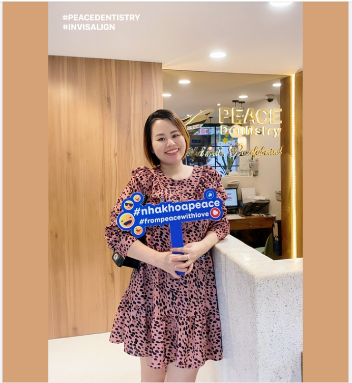INVISALIGN Chia sẻ từ Chị TRẦN VY (Giám đốc phát triển kinh doanh YeaH1 Network) là khách hàng niềng răng invisalign và đã giới thiệu rất nhiều đồng nghiệp, bạn bè đến Peace Dentistry!