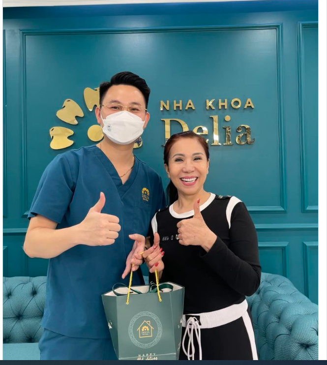 Chúc mừng chị Chinh đã sở hữu nụ cười khoẻ đẹp - trắng sáng như mong đợi sau làm thẩm mỹ răng sứ tại nha khoa Delia