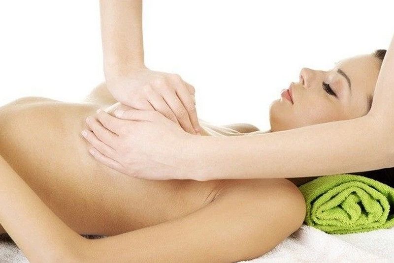 Massage ngực mỗi ngày
