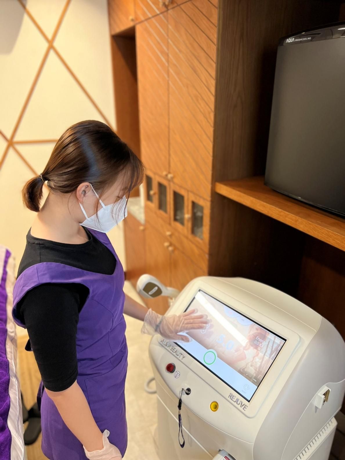 Máy triệt lông AFT sử dụng ánh sáng huỳnh quang mới nhất tại Strip Vietnam.