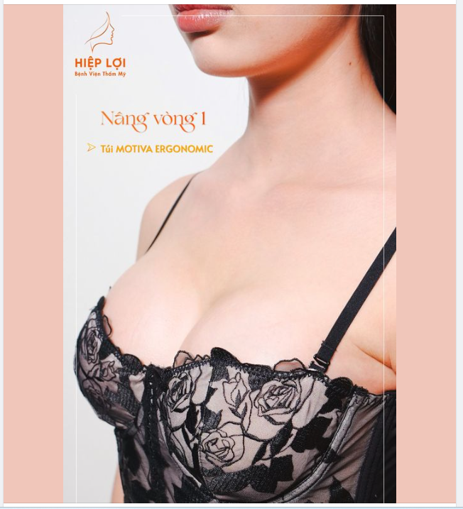 Dáng ngực phẳng lì, đằng trước không có sự khác biệt với sau lưng