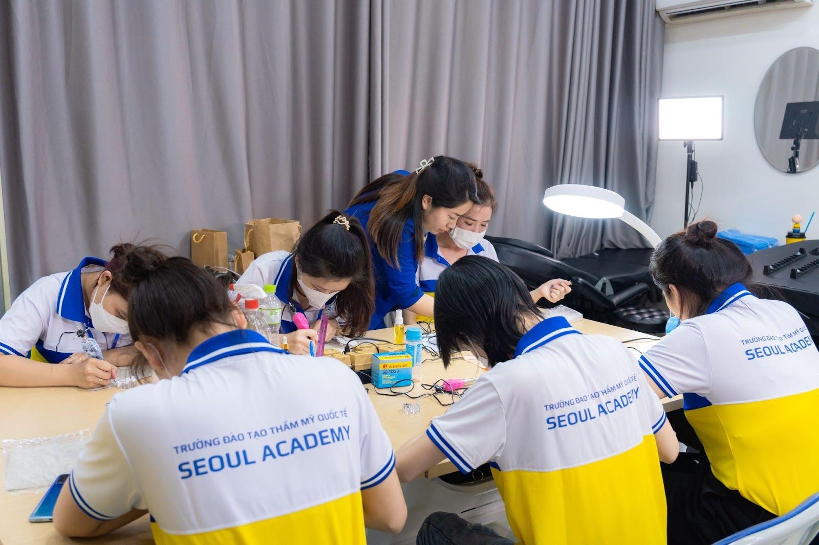 Học viên chinh phục nghề phun xăm với 1 khóa học chuyên nghiệp tại Seoul Academy