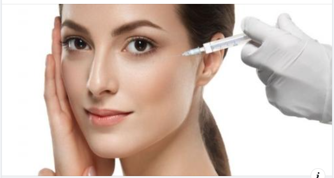 Nếp nhăn trên khuôn mặt là dấu hiệu của sự lão hóa theo thời gian.