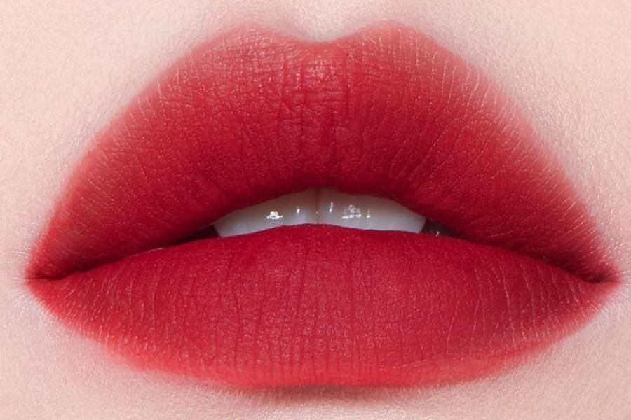 Phun môi màu đỏ Ruby đầy quyến rũ và quý phái