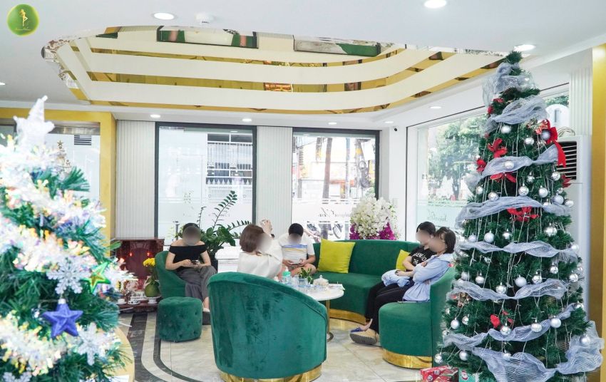 KHUNG CẢNH CUỐI NĂM ĐÔNG KHÁCH TẠI SAIGON VENUS