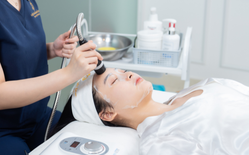 Quy trình chăm sóc da chuyên sâu chuẩn y khoa tại spa