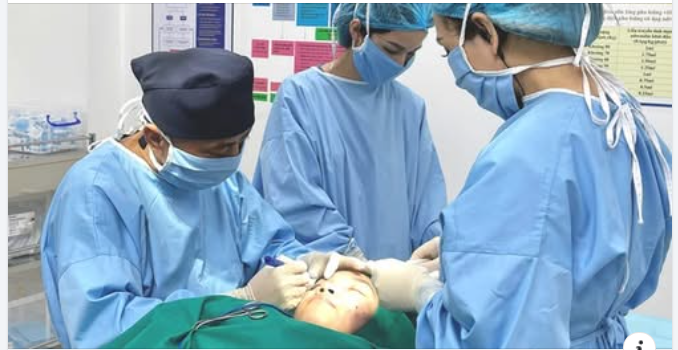 Tin lời quảng cáo spa chui “làm mắt 60 phút, không đau, giá mềm”, một phụ nữ phải tìm đến Thẩm mỹ viện Tấm trong tình trạng biến chứng nặng nề