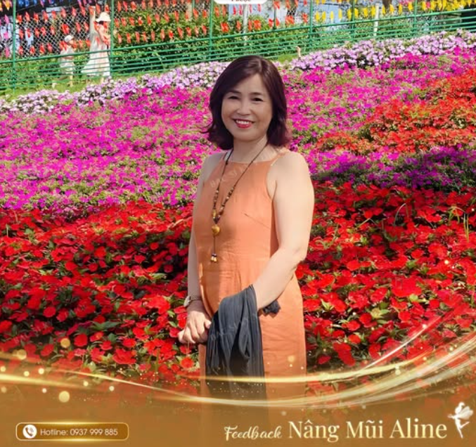 Sắc hoa sao bằng sắc em.
