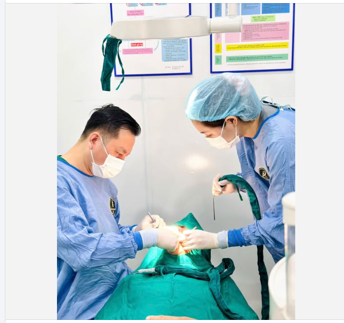 NÂNG XOANG TRONG CẤY GHÉP IMPLANT