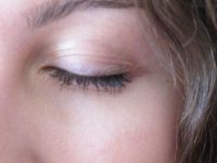 Cách khắc phục sụp mí ở tuổi 21