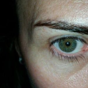 Điêu khắc chân mày có làm rụng chân mày vĩnh viễn không?