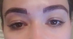 Lau bằng khăn ướt có làm chân mày sáng hơn sau điêu khắc không?