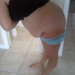 Sự khác nhau giữa mỡ bên trên và bên dưới lớp cơ bụng là gì?