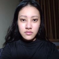 Khuôn mắt cắt lệch theo lông mày