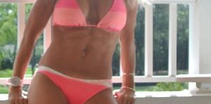 Tôi đã làm đông hủy mỡ 4 tuần trước mà vẫn bị tê ở cả hai bên ụ hông và bụng thì có bình thường không?