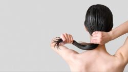 Gội đầu nhiều có thực sự giúp tóc nhanh dài?