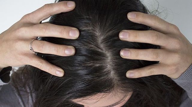 Ít gội đầu có lợi hay có hại cho tóc?