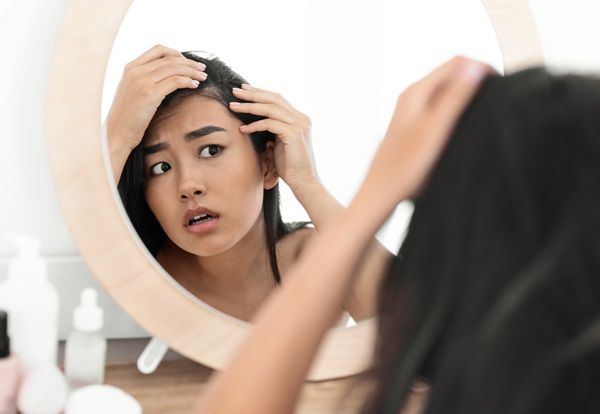 Tại sao stress gây rụng tóc?