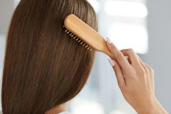 Lợi ích của việc chải tóc và các bước chải tóc đúng cách