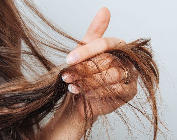 Những lỗi thường gặp khi chăm sóc tóc khiến tóc hư tổn
