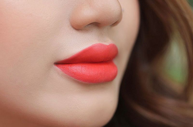 Khi bạn phun xăm môi và bị dị ứng với mỹ phầm