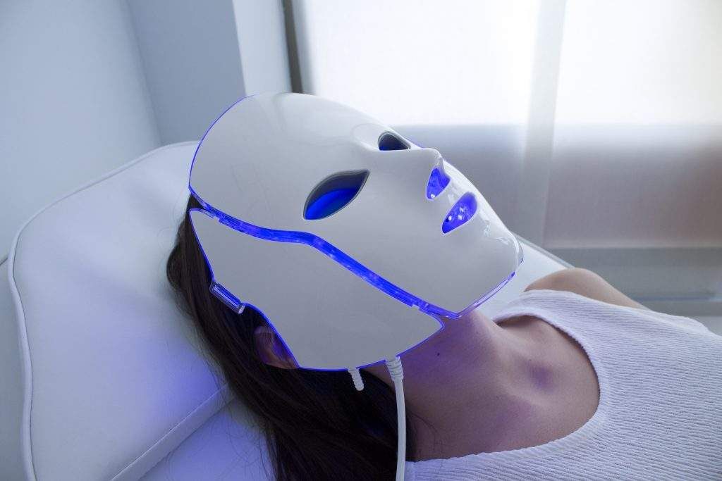 mat na den led mau xanh