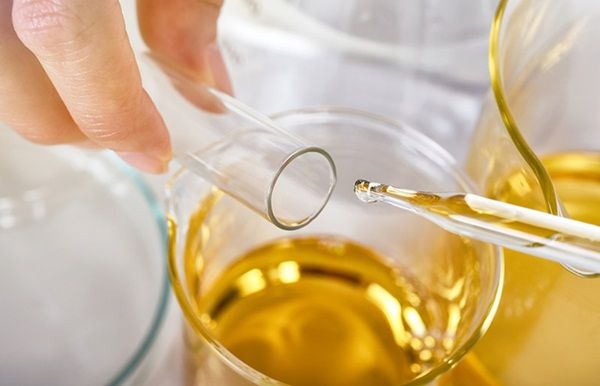 Dầu Khoáng (Mineral Oil) Có Gây Hại Cho Da Không?
