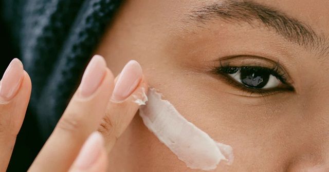 Bạn đã biết sử dụng serum và kem dưỡng mắt đúng cách?