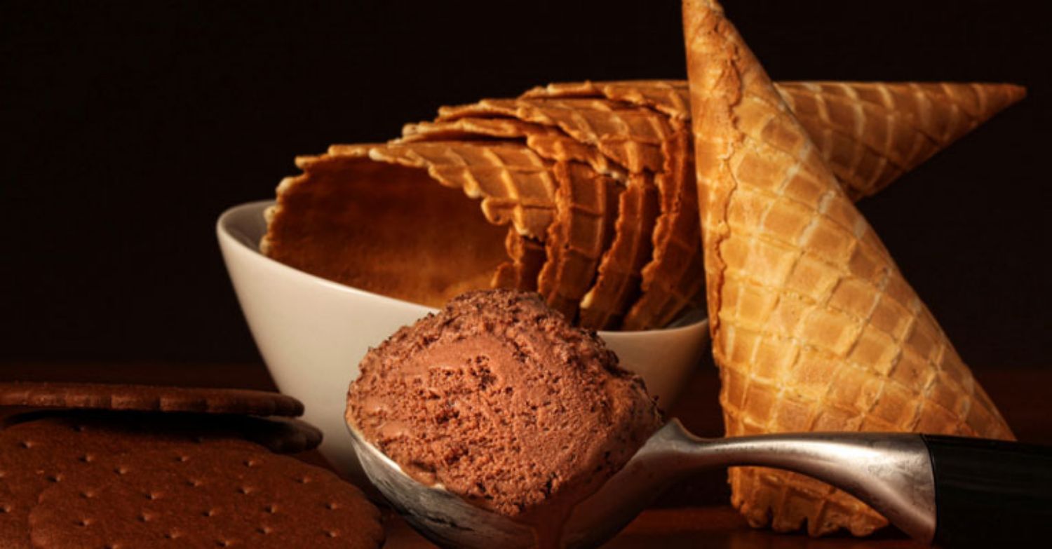 Đánh giá ăn kem có nổi mụn không 2023 từ các chuyên gia da liễu