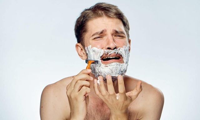 Lưu ý khi cạo râu để tránh lông mọc ngược và kích ứng
