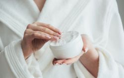 Da dầu cần chọn kem dưỡng ẩm nào?