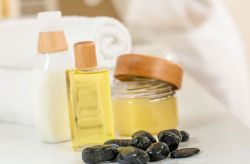 Cách chọn sữa rửa mặt cho da mụn