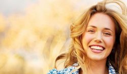 Phân biệt niềng truyền thống mắc cài kim loại, niềng mắc cài trong suốt và niềng invisalign