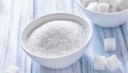 Điều chỉnh chế độ ăn để trị mụn trứng cá