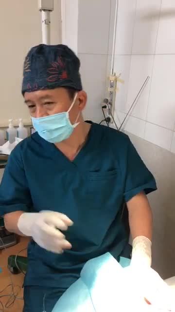 Quá trình phẫu thuật cắt mí đôi lần 2 ở người lớn tuổi