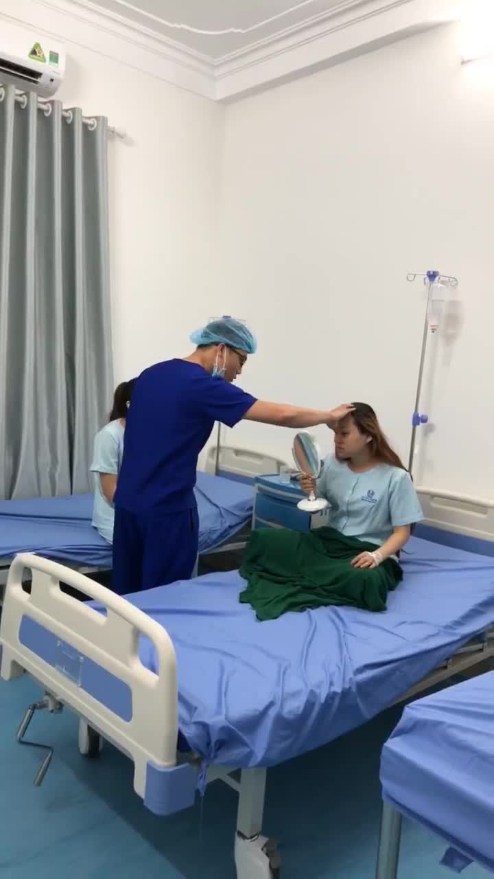 Gặp gỡ 2 KH ngay sau nâng mũi bán cấu trúc