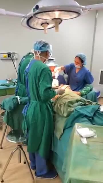 Treo ngực sa trễ