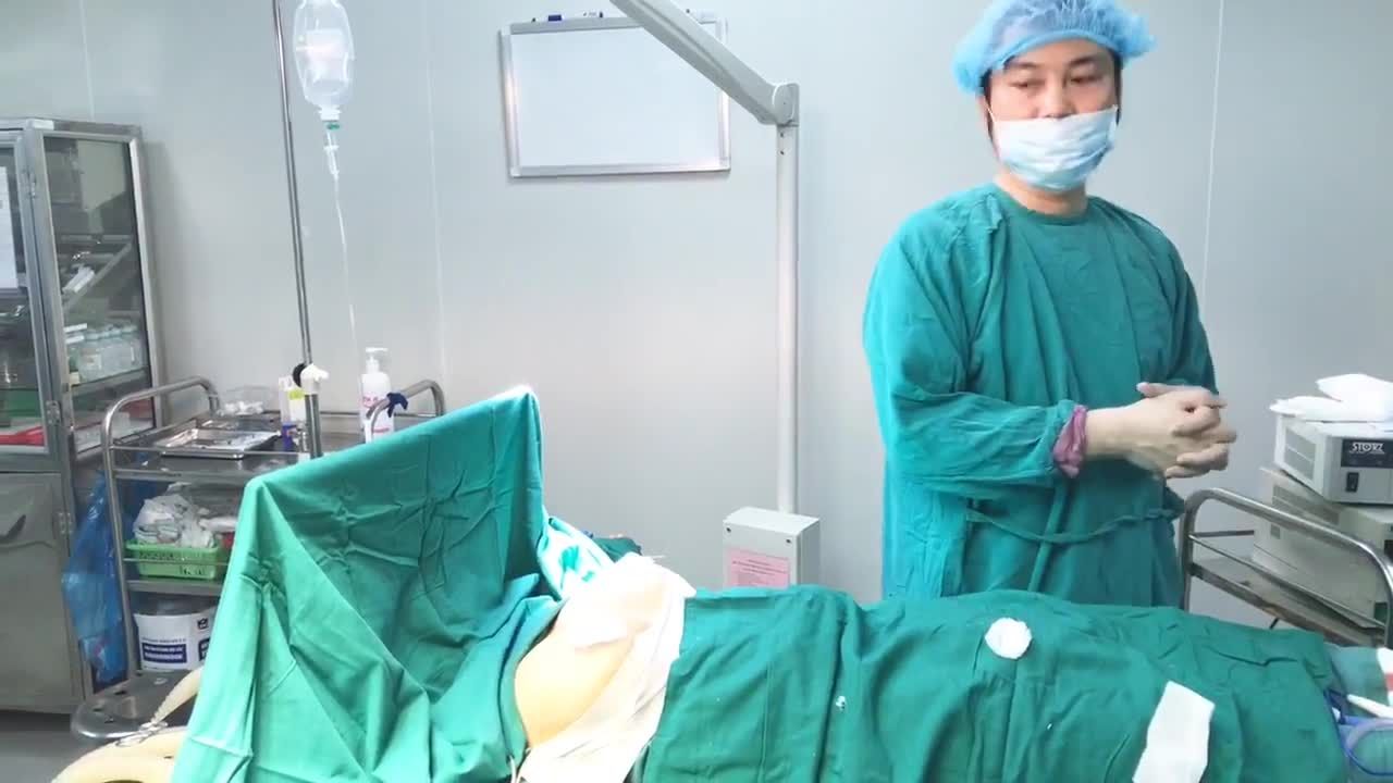 Nâng ngực size 300 ở bệnh nhân có chảy xệ ngực sau sinh - Dr Hải Lê