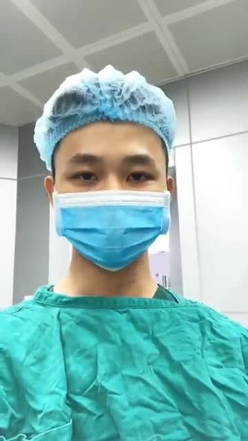 Cùng so sánh 2 ụ hông 1 bên chưa hút và 1 bên đã hút với công nghệ Vaser Lipo của Dr Hoàng Tuấn