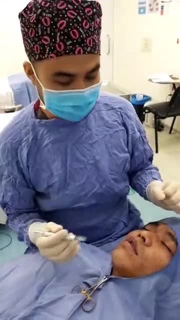 Mục sở thị quá trình đo vẽ môi trái tim