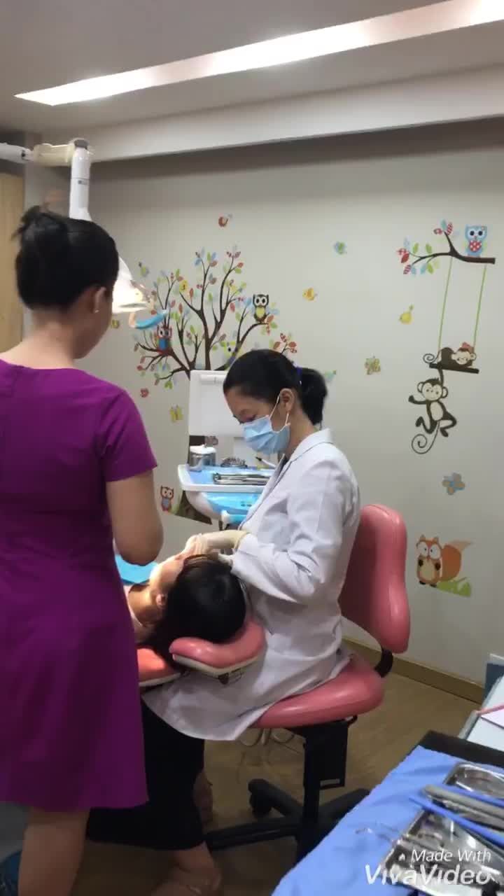 Không khí khách hàng tấp nập của khoa chỉnh nha của Nha khoa Dr Hùng - Bệnh viện WorldWide