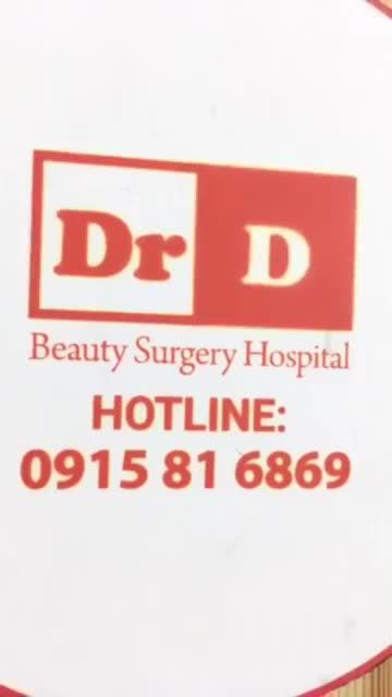 Ekip các bác sĩ của TM DrD đang hút mỡ ca KHỦNG: hút toàn bộ vùng lưng, vùng bụng, 2 bên cánh tay