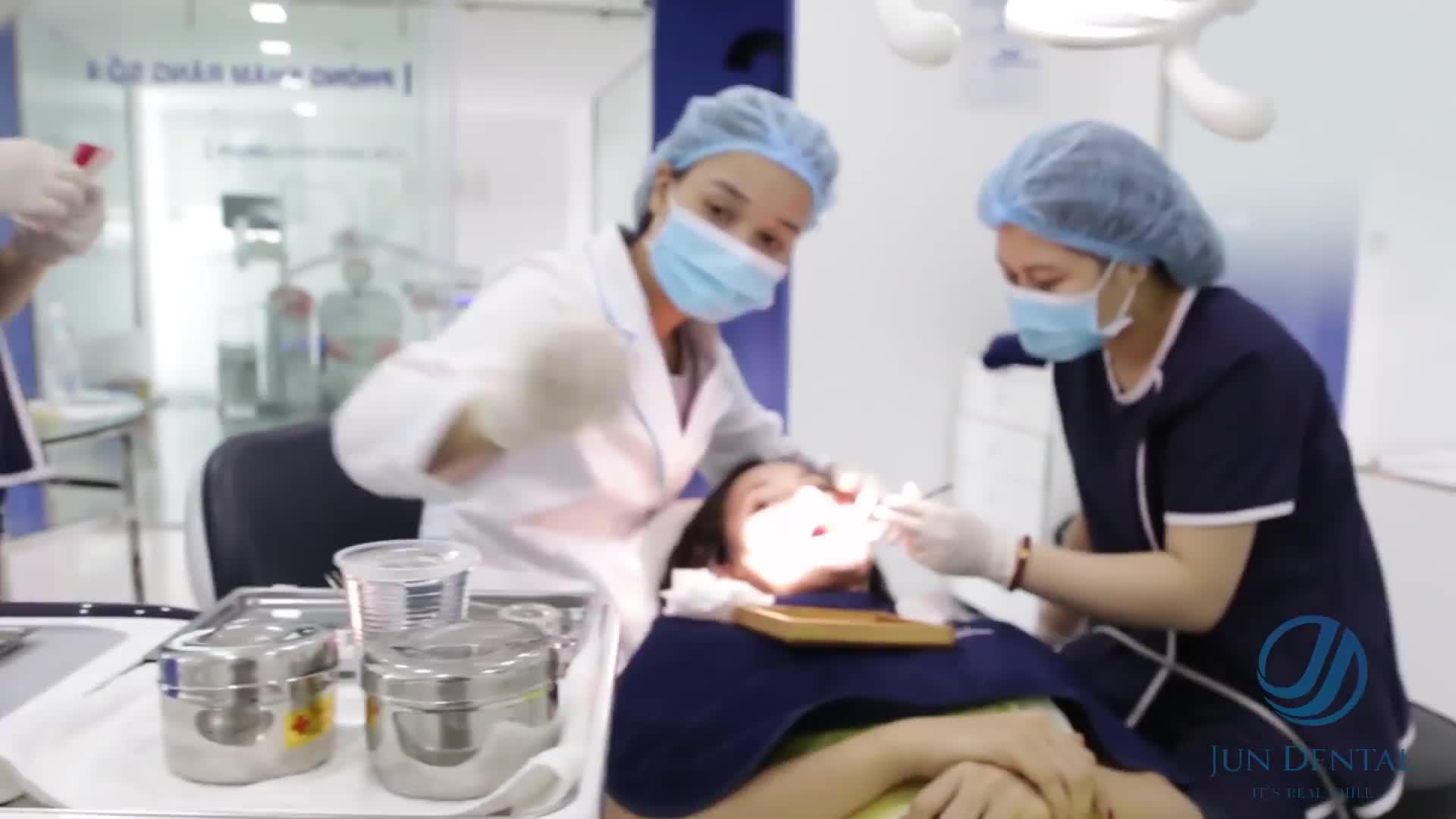 Đem nghệ thuật vào từng chiếc RĂNG SỨ THẨM MỸ