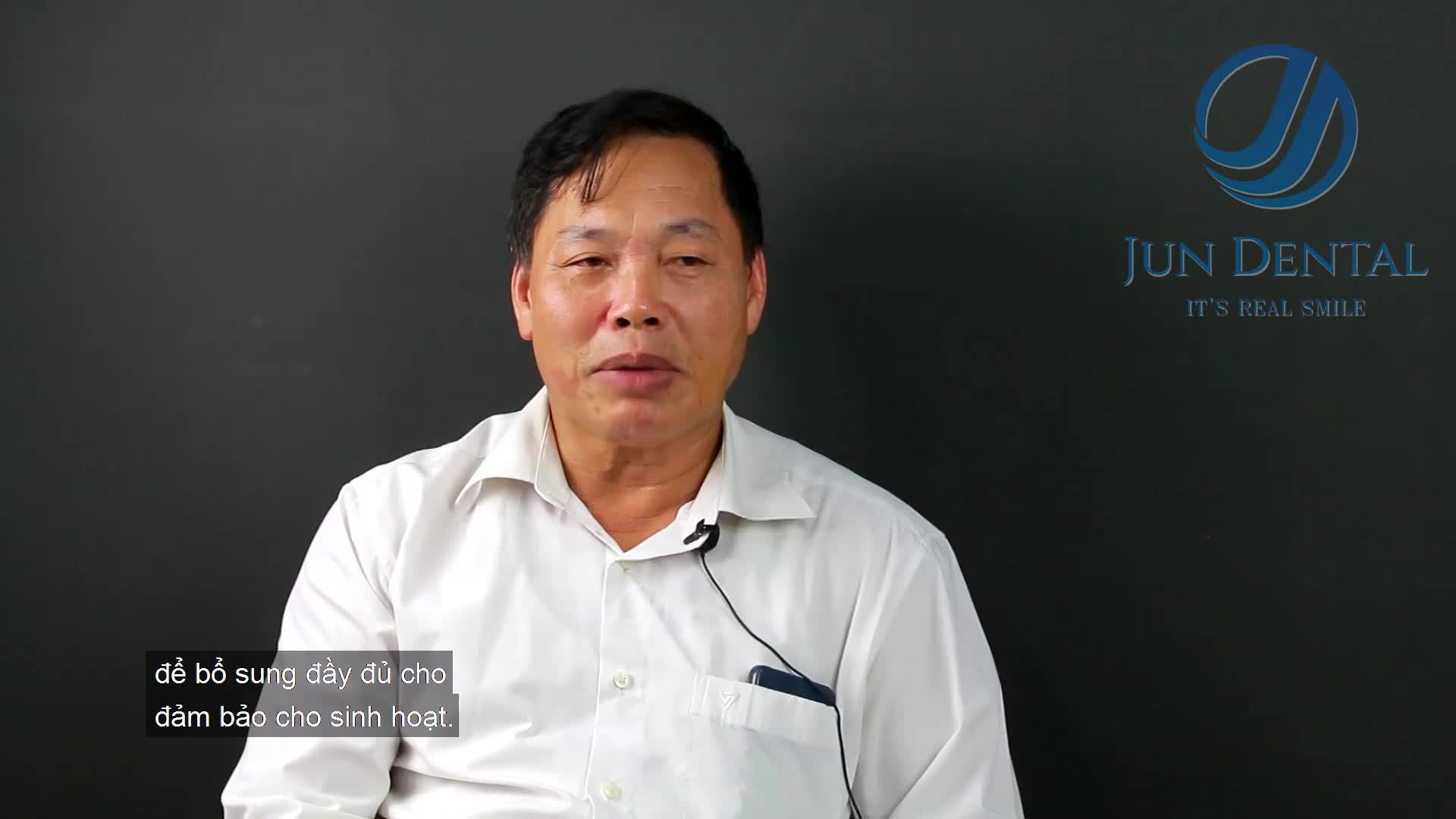 "Dịch vụ và chuyên môn tốt như thế này, các cháu phải quảng cáo mạnh cho những người mất răng như bác biết mà đến chứ