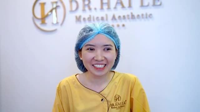 Khách hàng cười tươi như hoa sau Cắt mí không đau, ít sưng nề mà nếp mí lại vô cùng tự nhiên ngay sau khi thực hiện